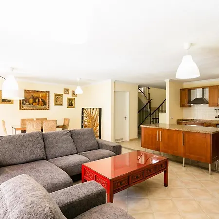 A 4 Floors House With A Large Capacity *