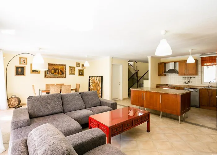 A 4 Floors House With A Large Capacity *